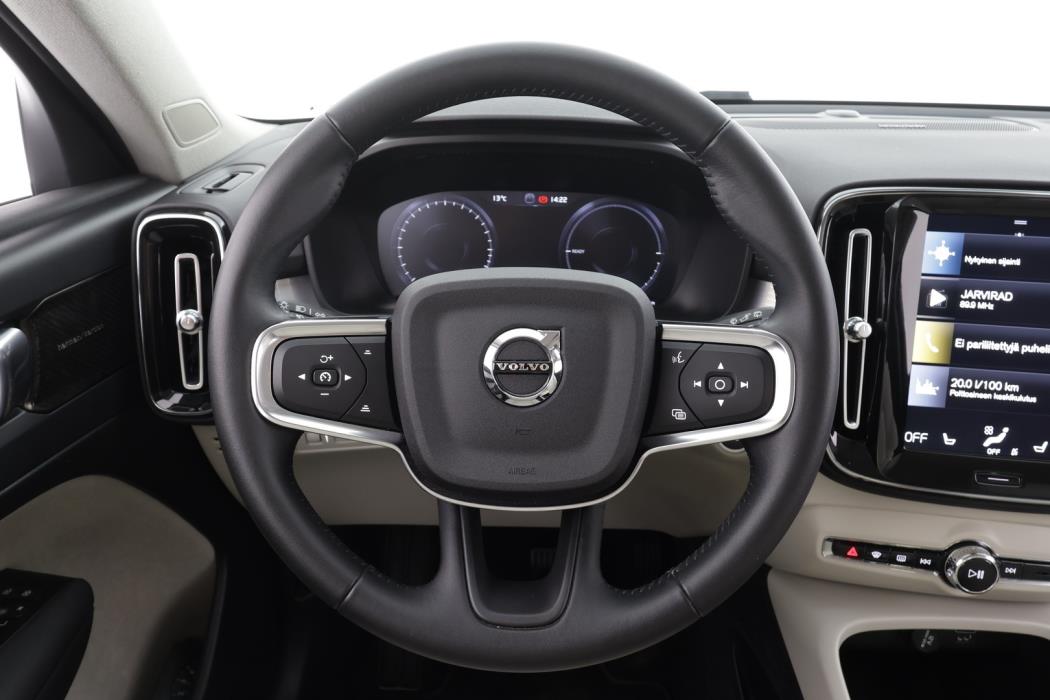 VOLVO XC40 2021