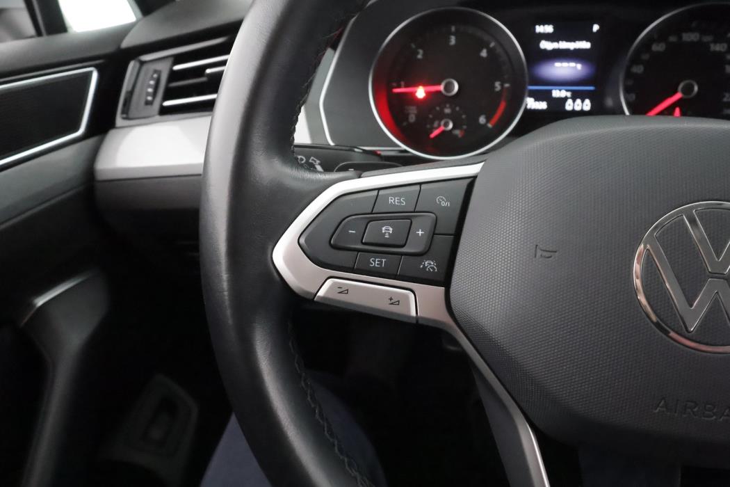 VOLKSWAGEN Passat 2021