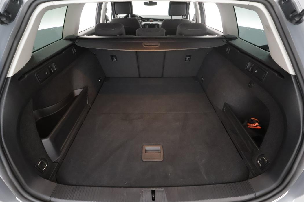 VOLKSWAGEN Passat 2021