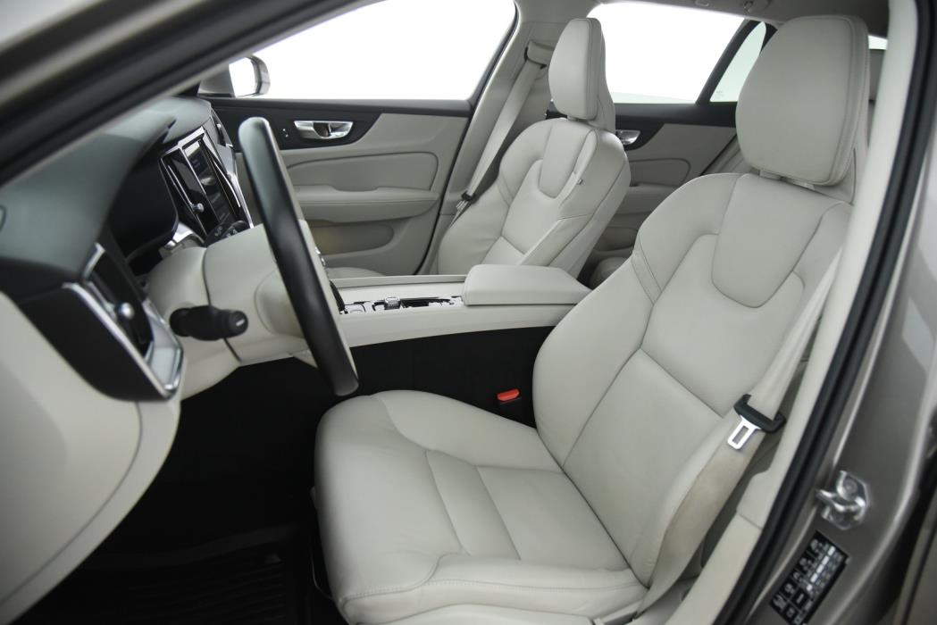 VOLVO V60 2021