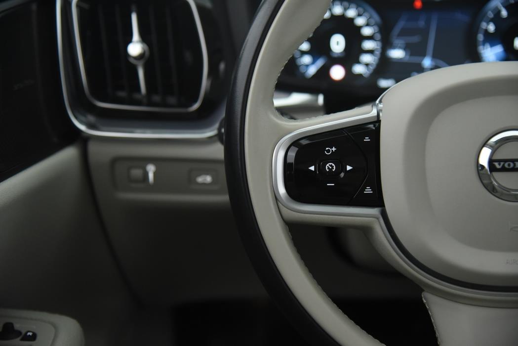 VOLVO V60 2021
