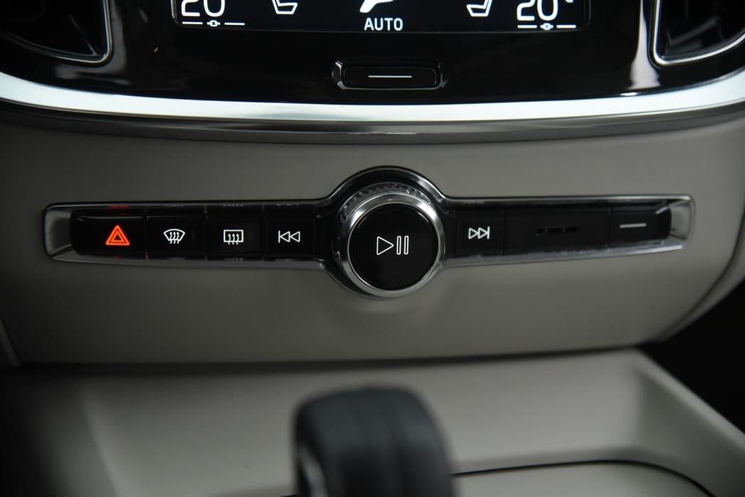VOLVO V60 2021