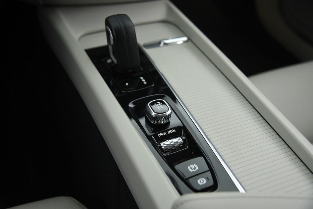 VOLVO V60 2021
