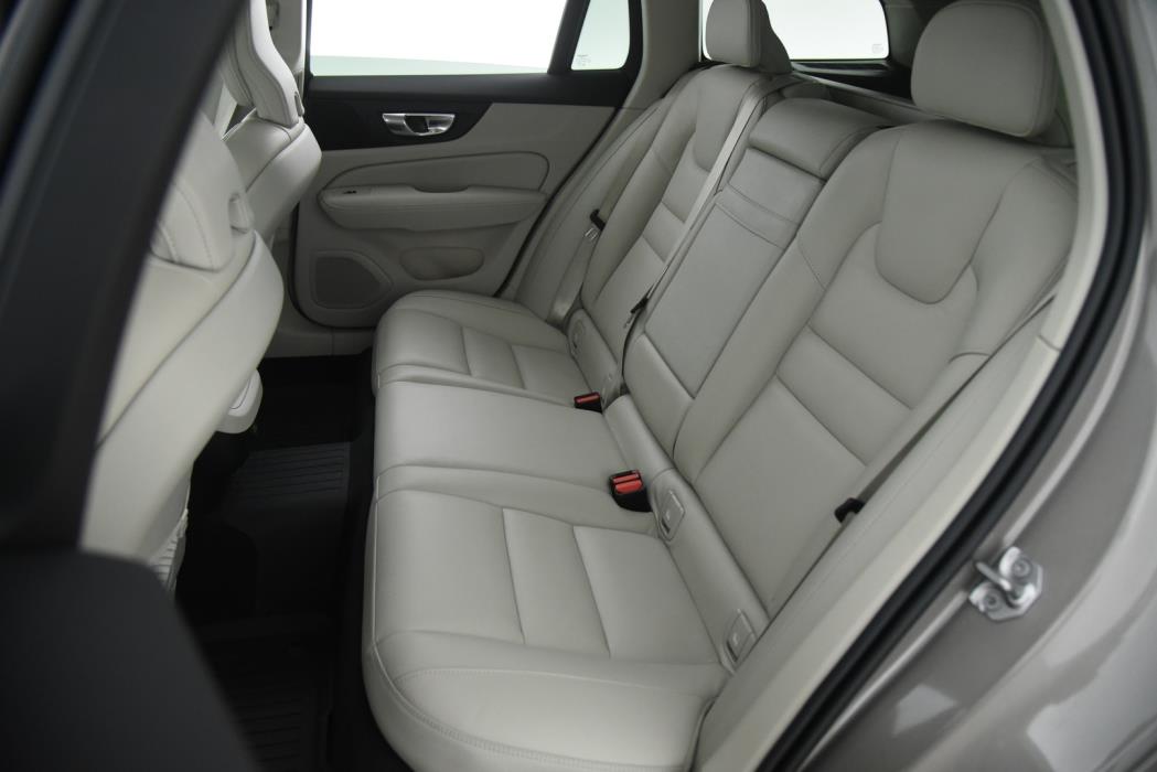 VOLVO V60 2021