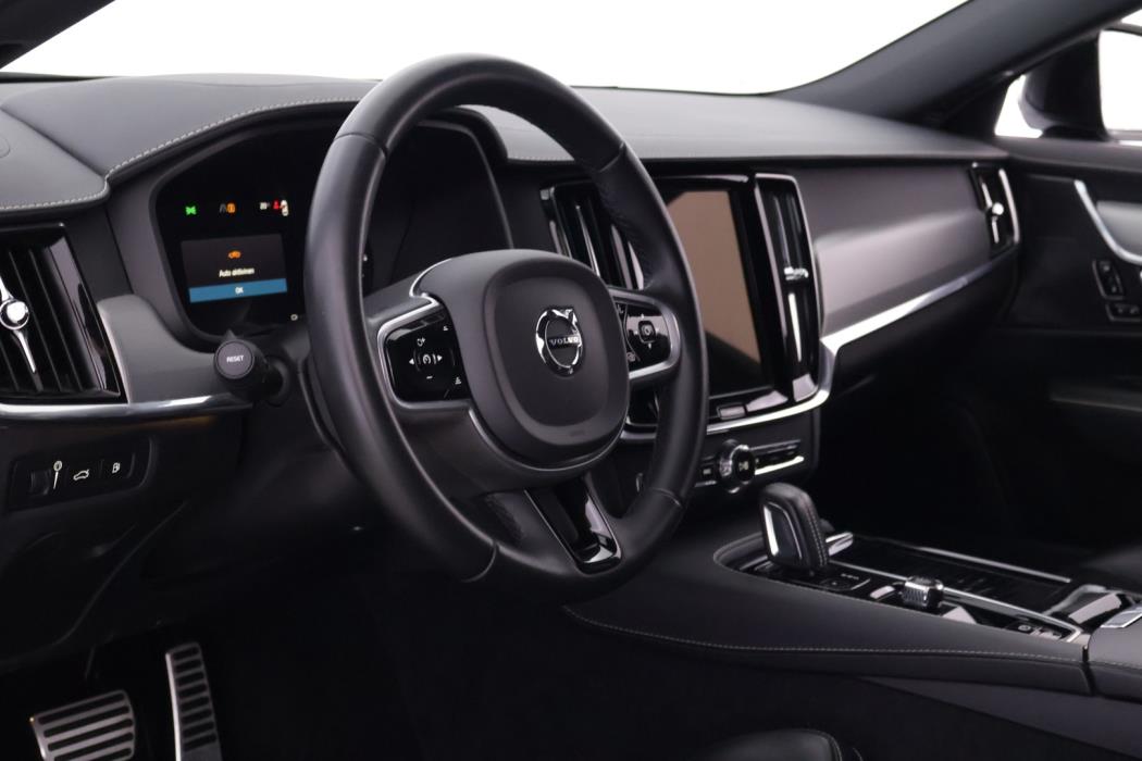 VOLVO V90 2022