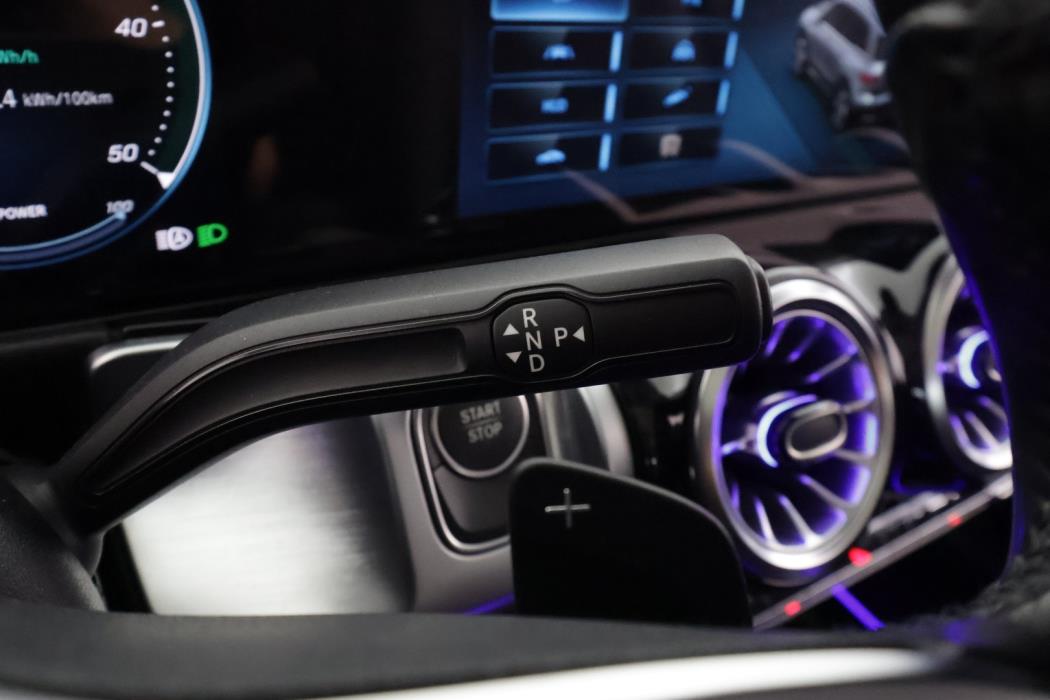 MERCEDES-BENZ EQB 2023