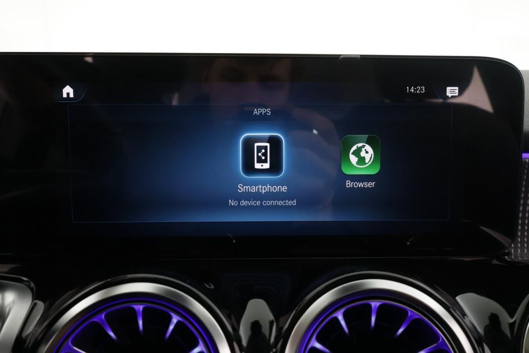 MERCEDES-BENZ EQB 2023