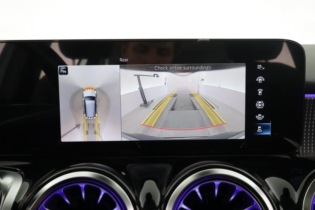MERCEDES-BENZ EQB 2023