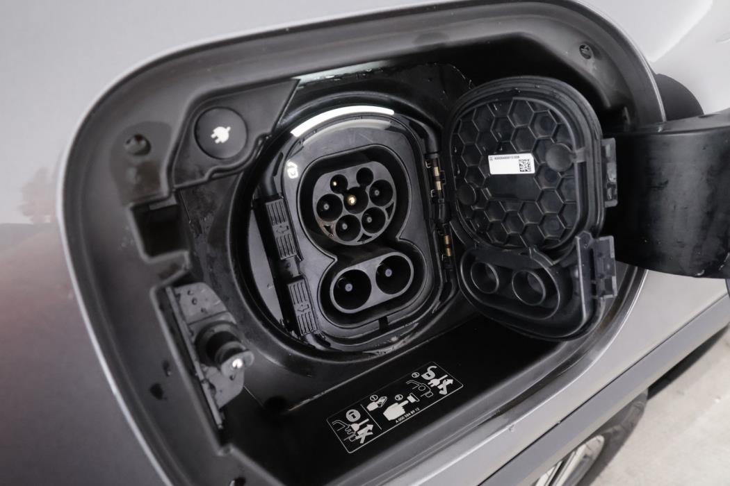 MERCEDES-BENZ EQB 2023