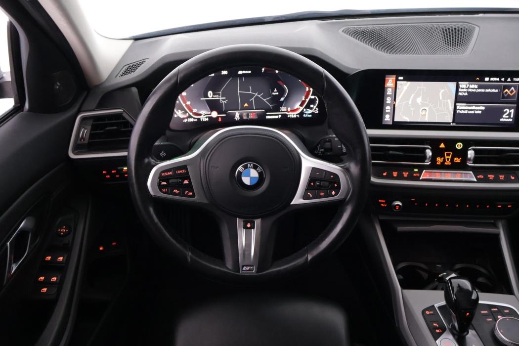 BMW 330 2021