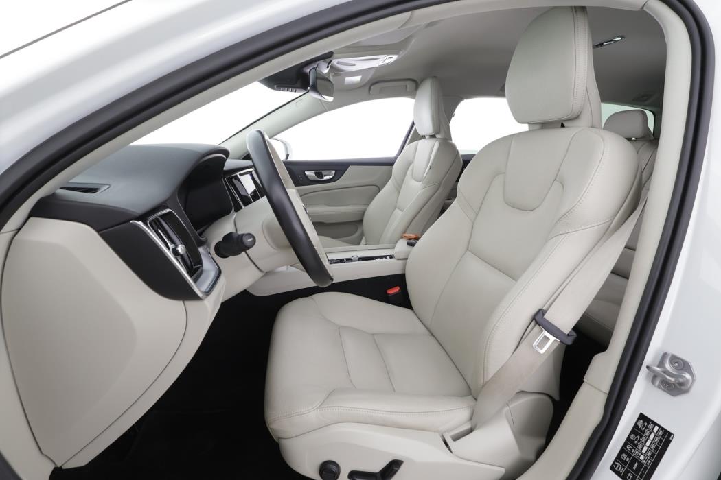 VOLVO V60 2021