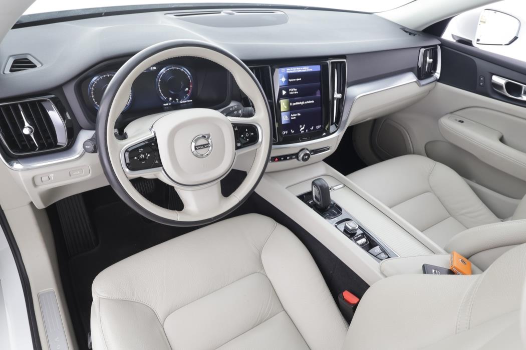 VOLVO V60 2021