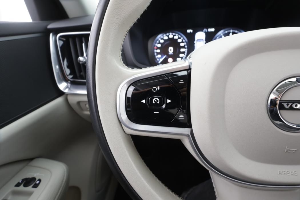 VOLVO V60 2021