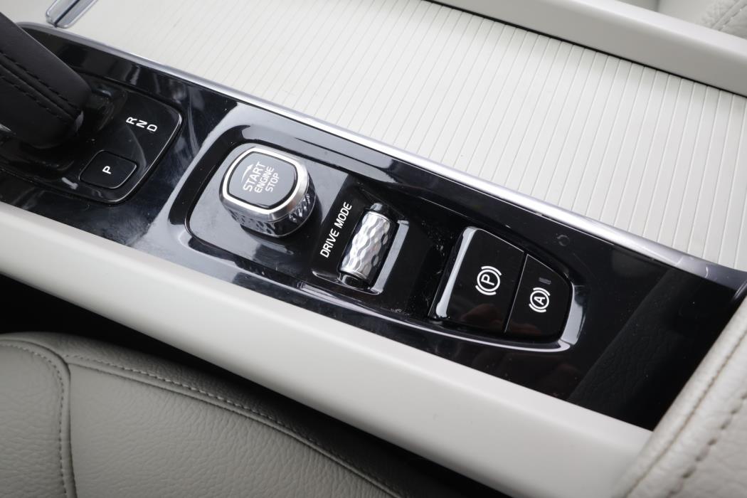 VOLVO V60 2021