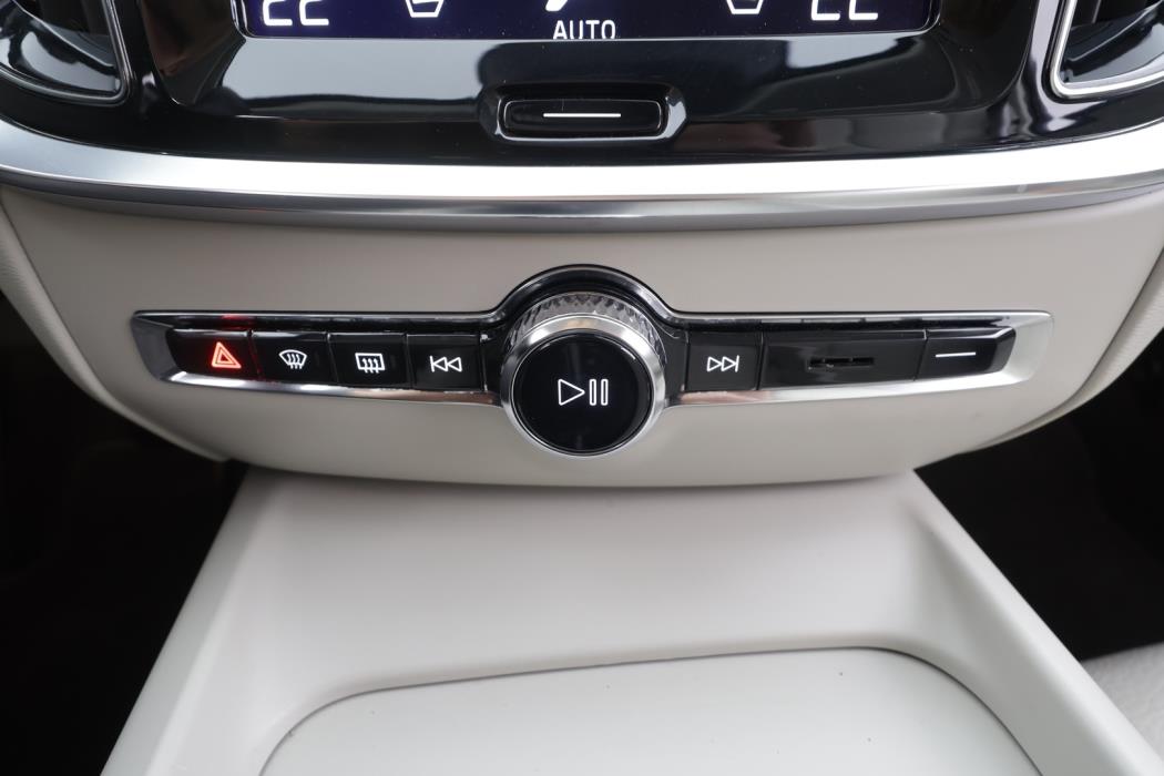 VOLVO V60 2021