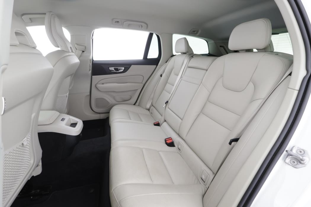 VOLVO V60 2021
