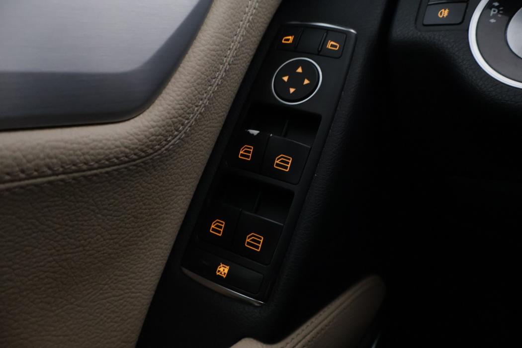 MERCEDES-BENZ C 2011