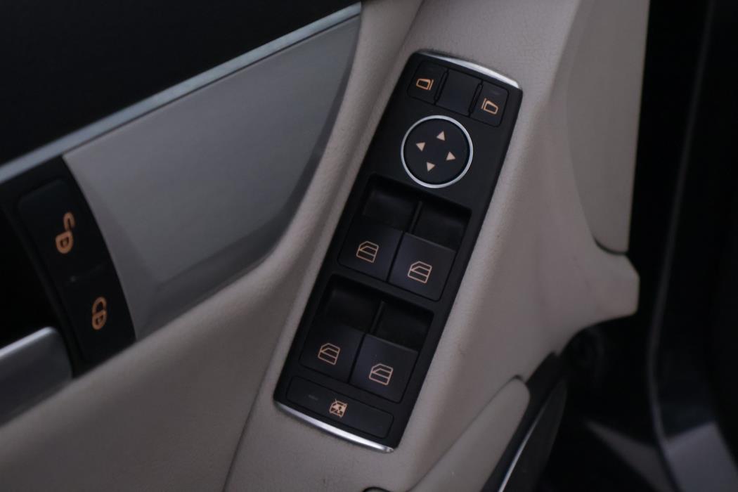 MERCEDES-BENZ C 2012