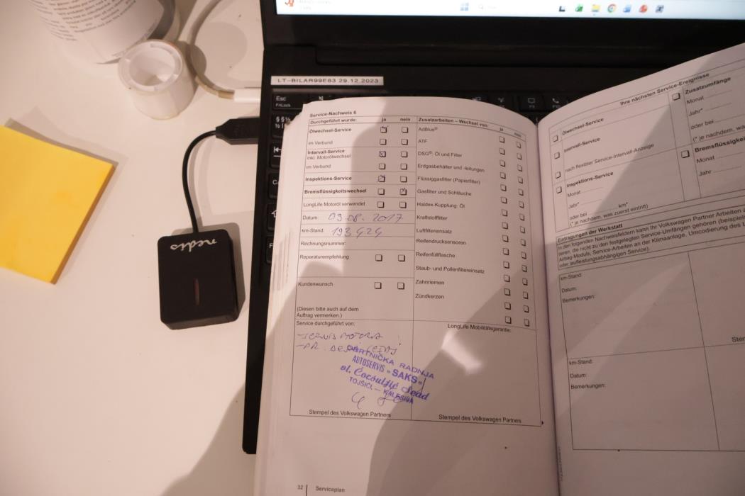 VOLKSWAGEN Passat 2011