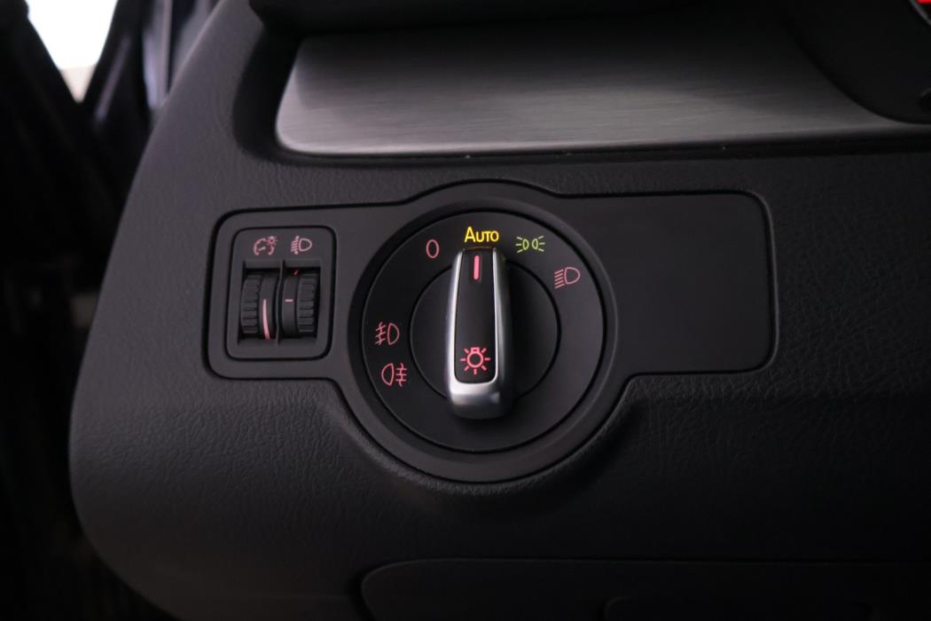 VOLKSWAGEN Passat 2011