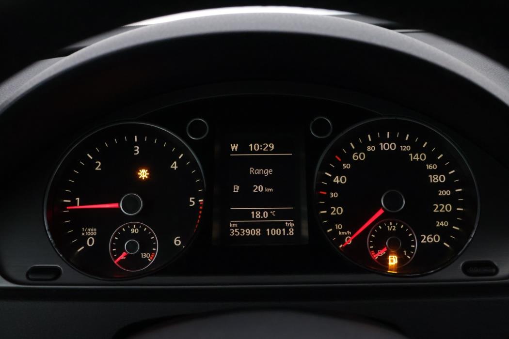 VOLKSWAGEN Passat 2011