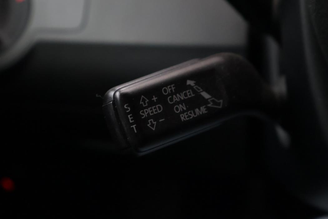 VOLKSWAGEN Passat 2011