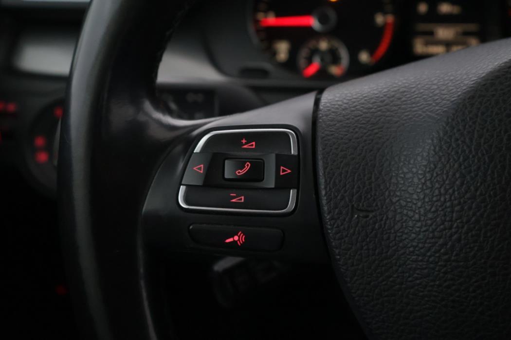 VOLKSWAGEN Passat 2011