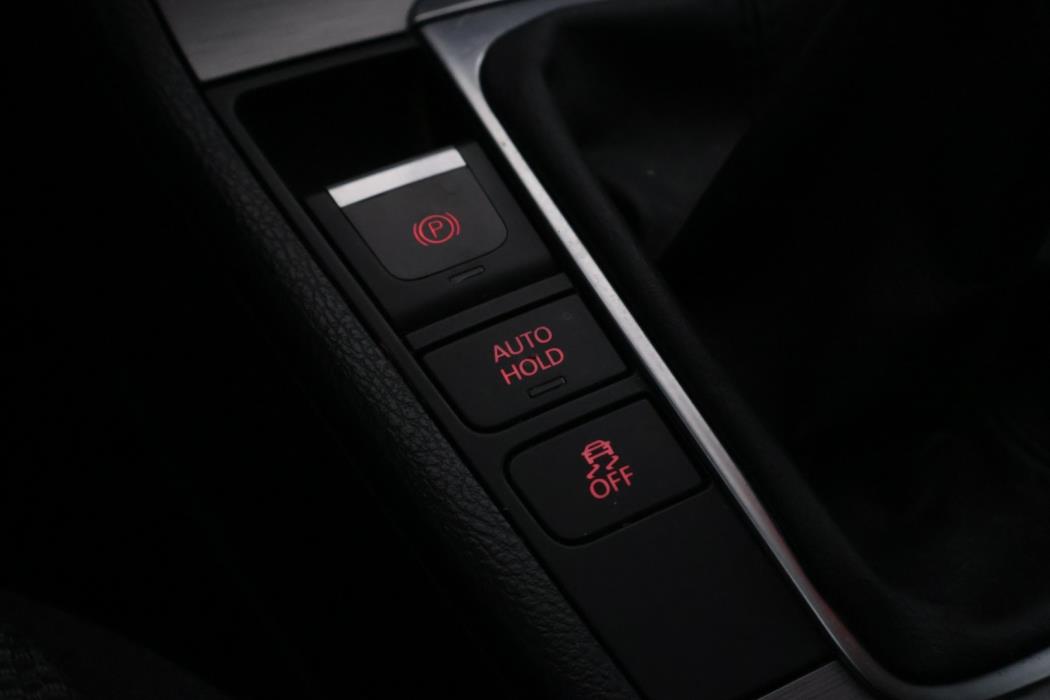 VOLKSWAGEN Passat 2011