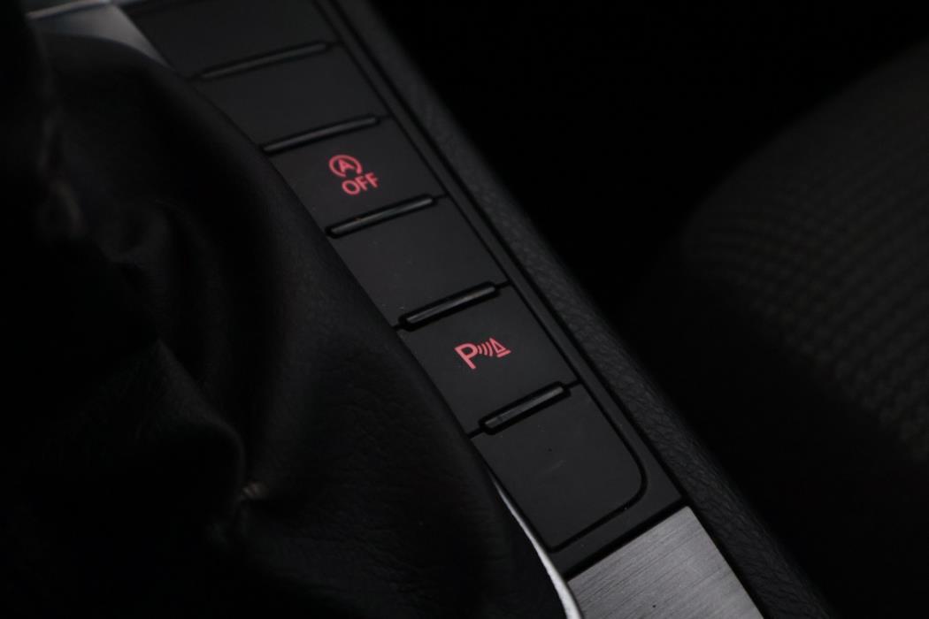 VOLKSWAGEN Passat 2011