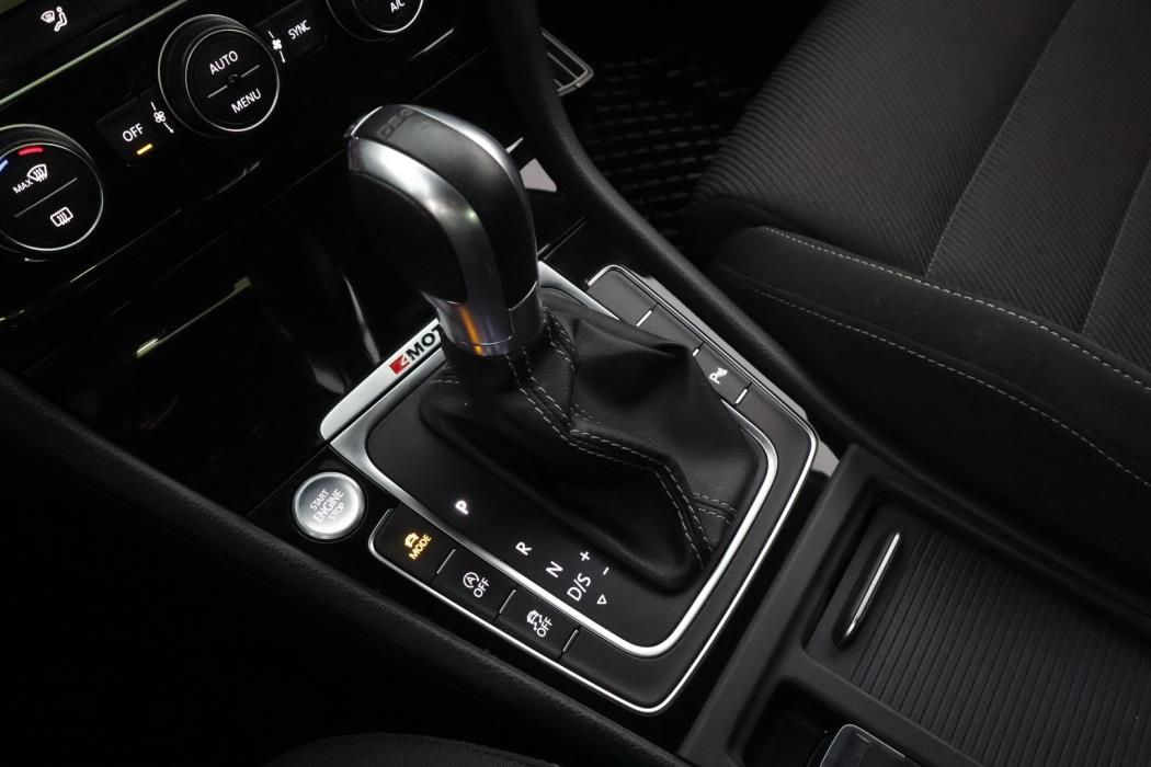 VOLKSWAGEN Golf 2018