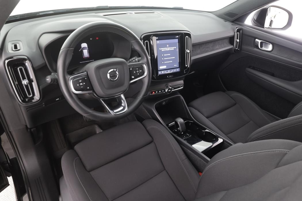 VOLVO XC40 2023