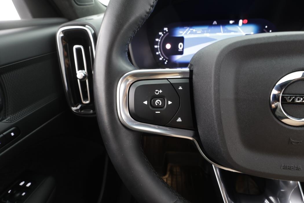 VOLVO XC40 2023
