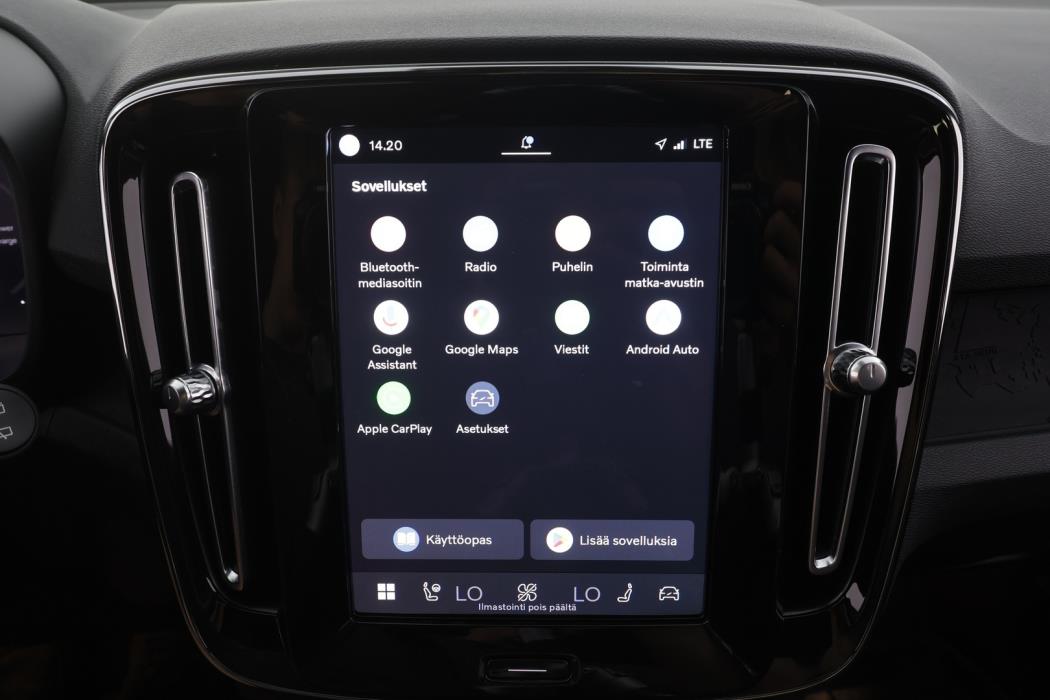 VOLVO XC40 2023