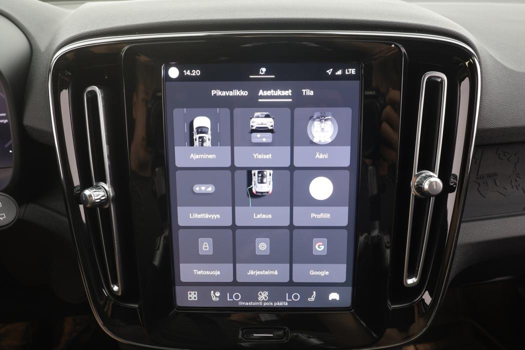 VOLVO XC40 2023
