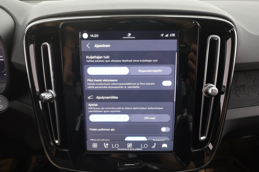 VOLVO XC40 2023