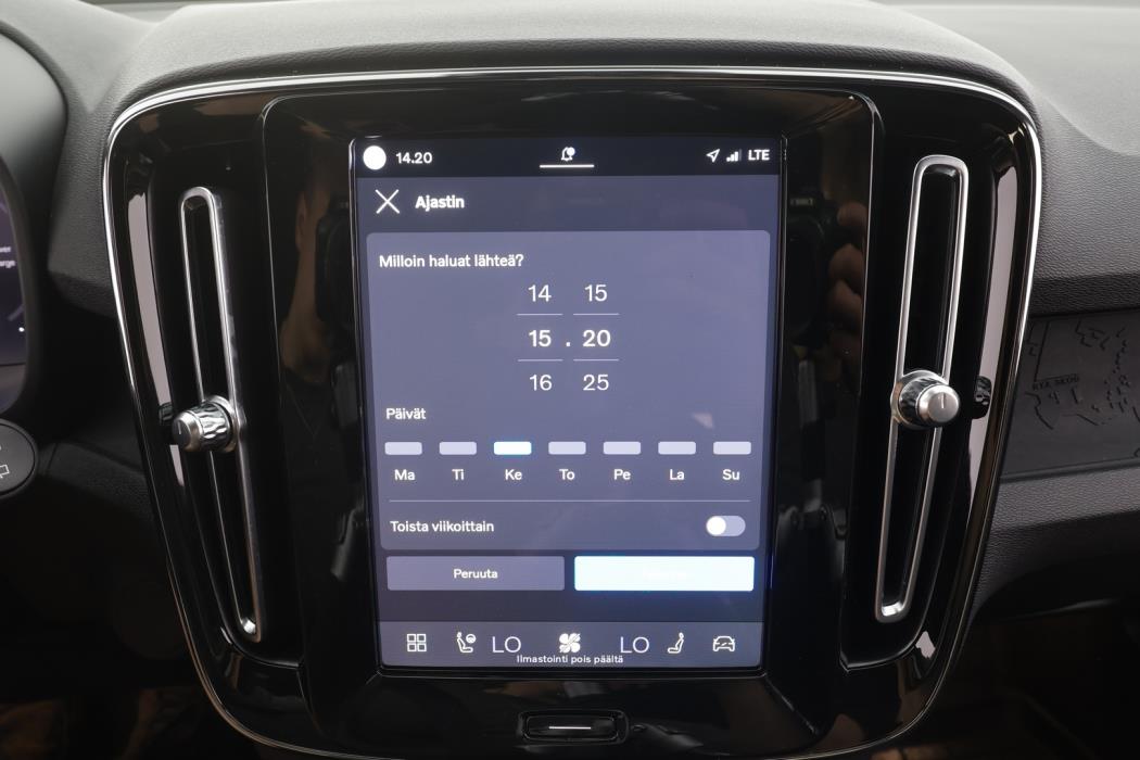 VOLVO XC40 2023