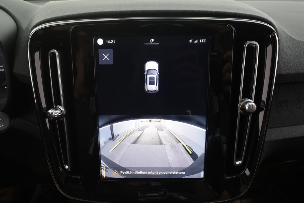 VOLVO XC40 2023