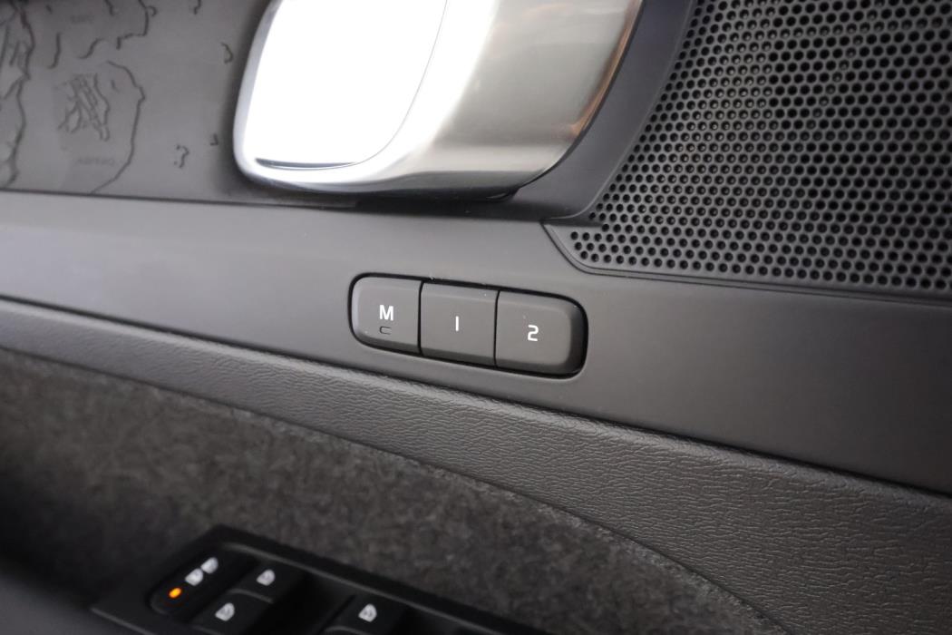 VOLVO XC40 2023