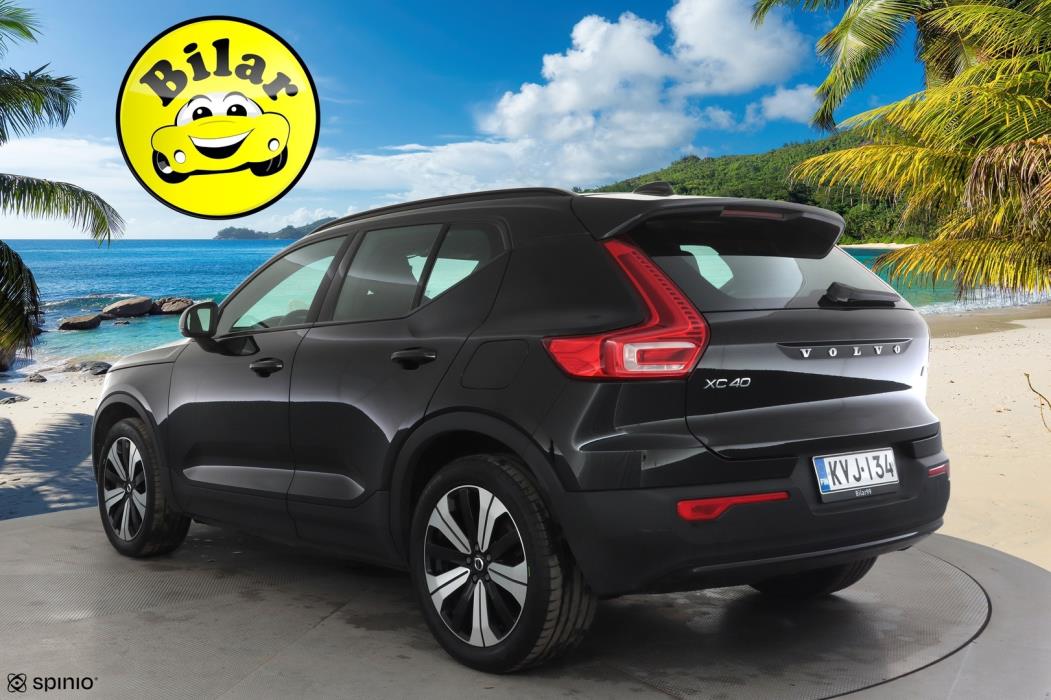 VOLVO XC40 2023