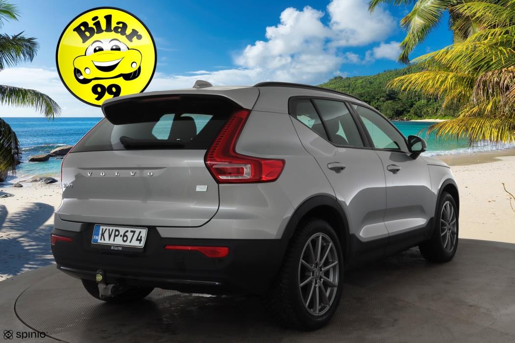 VOLVO XC40 2024