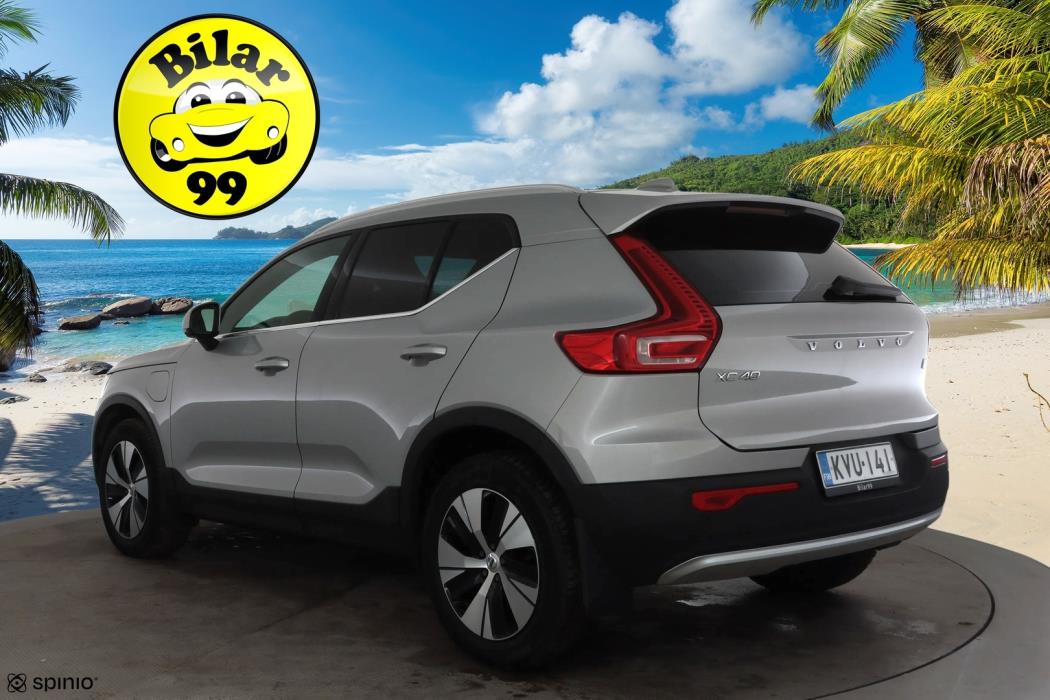 VOLVO XC40 2023