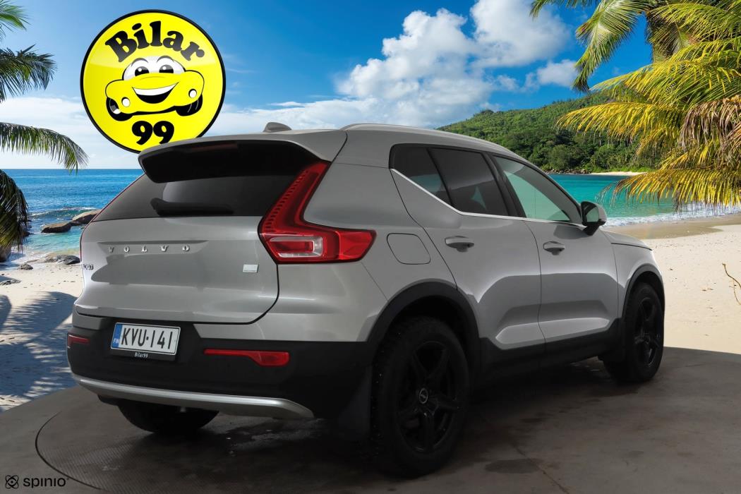 VOLVO XC40 2023