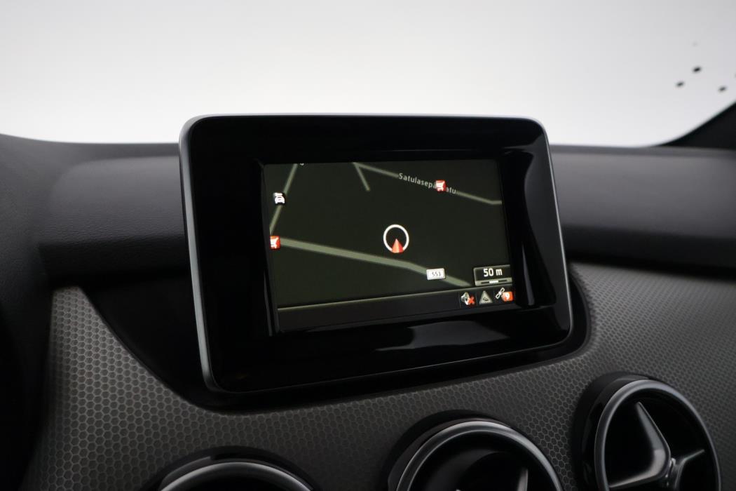 MERCEDES-BENZ B 2013