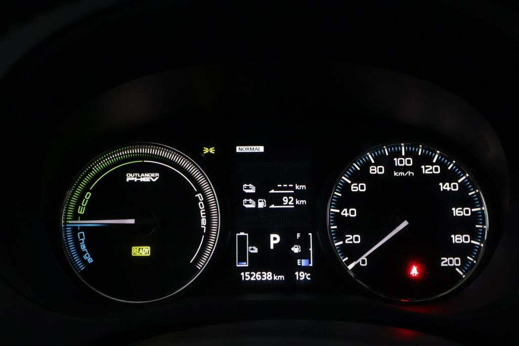 MITSUBISHI OUTLANDER PHEV 2017