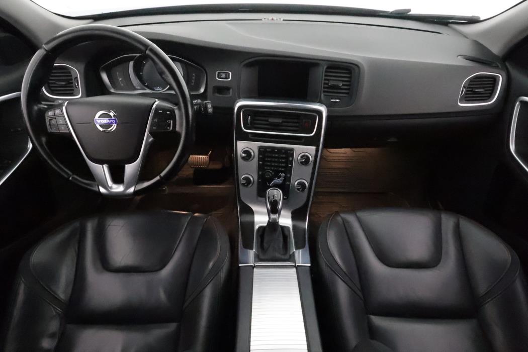 VOLVO V60 2015