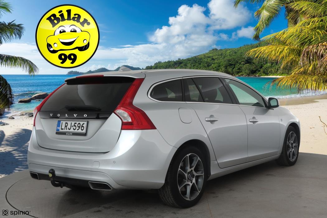 VOLVO V60 2015