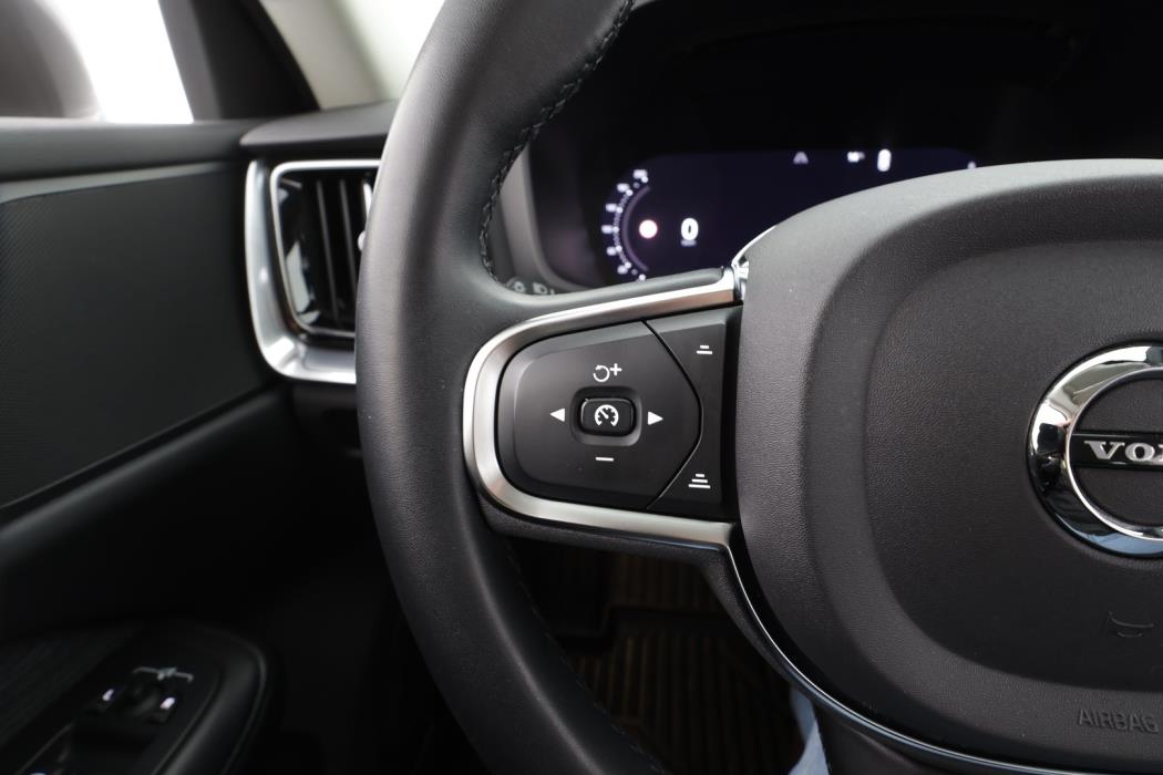 VOLVO V60 2023