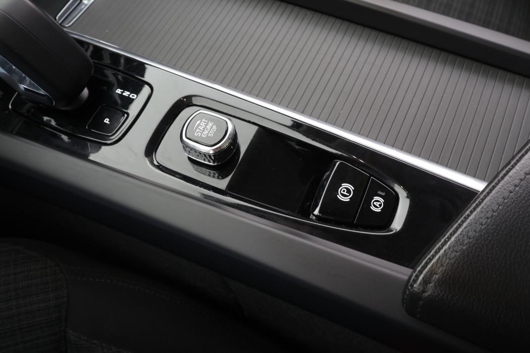 VOLVO V60 2023