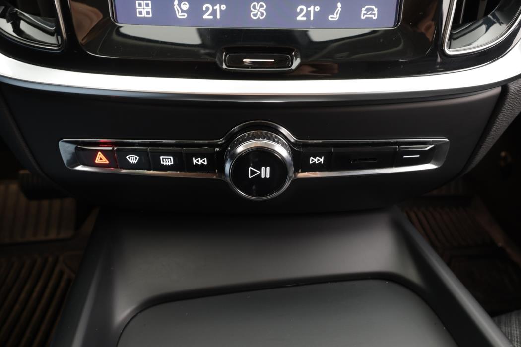 VOLVO V60 2023