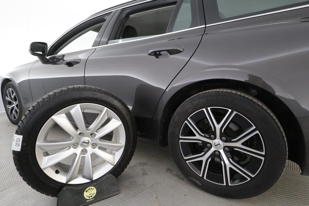 VOLVO V60 2023